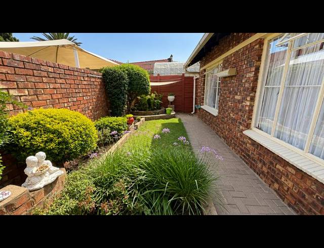 2 BEDROOM TOWNHOUSE FOR SALE IN NAVALSIG